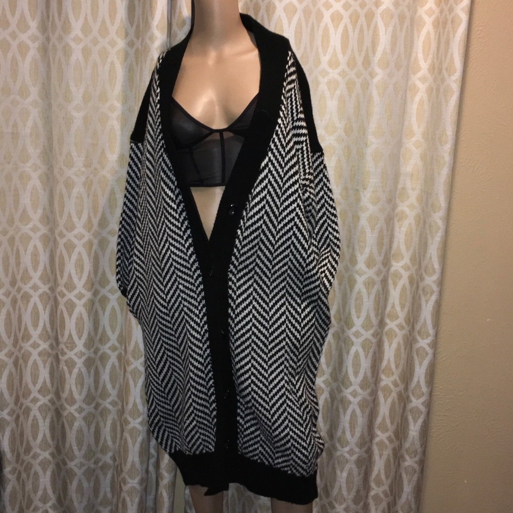 Long Black & White Cardigan w/ pockets - Picture 1 of 2